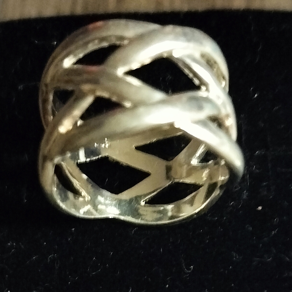 Elegant Gold-Tone Women's Ring